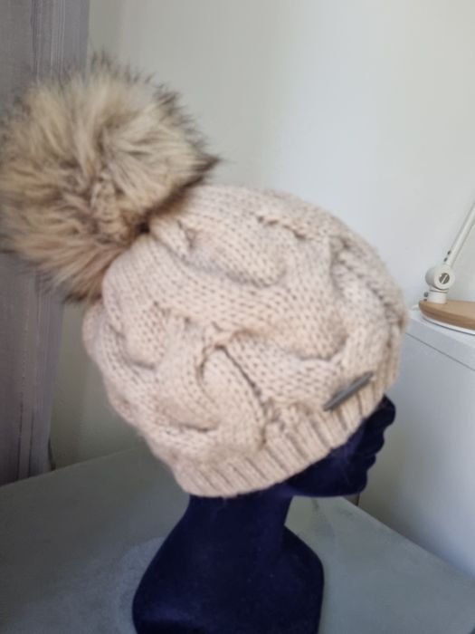 Czapka Kamea z pomponem róż.M