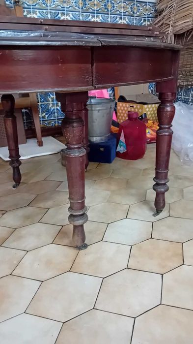 Mesa antiga estilo romântico