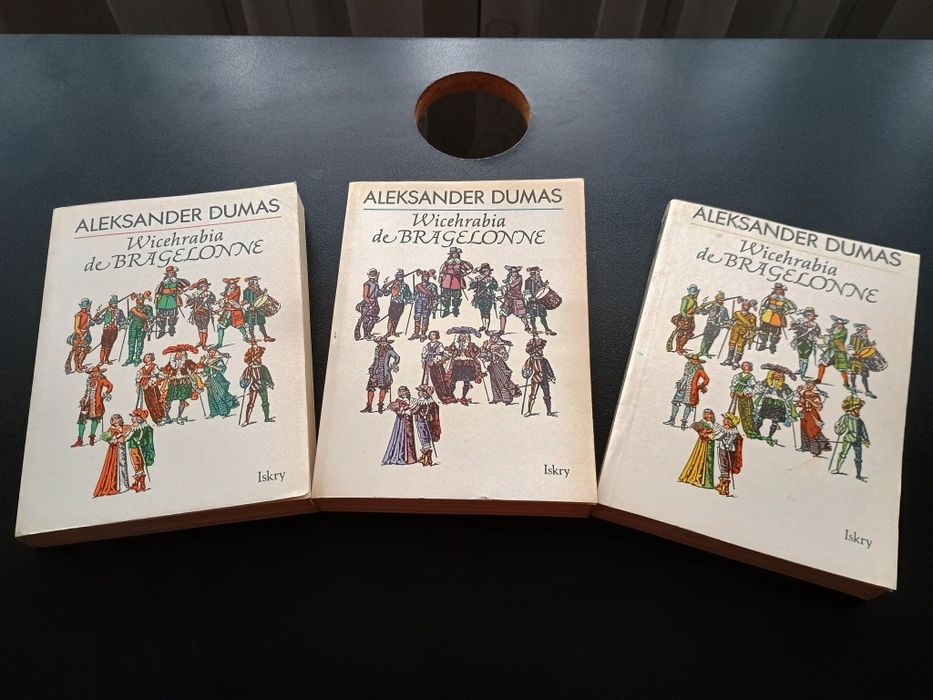 Na prezent -książka,, Wicehrabia de Bragelone " A.Dums, wyd.1990 rok.