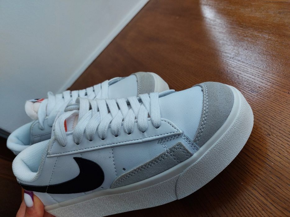 Продам стильні кросівки Nike Blazer Low Platform