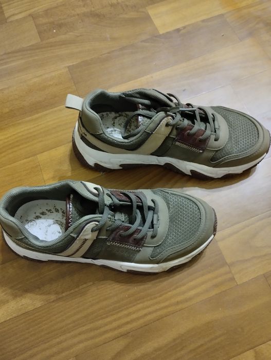 Кросівки жіночі bugatti