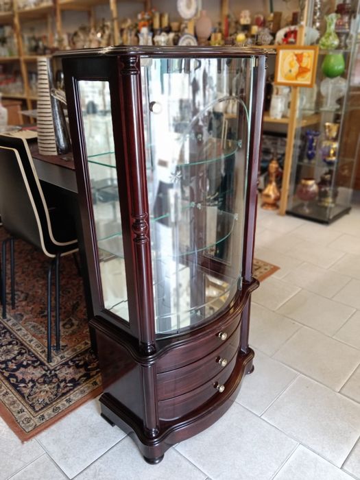 Móvel  /  Vitrine