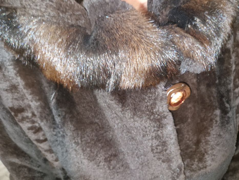 Шуба натуральна бобрік б/у