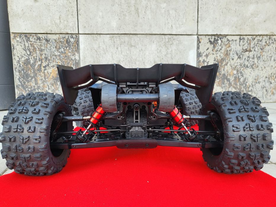 Arrma Kraton 1:5 EXB 8s HOBBYWING MAX 5 , Savox gens ACE