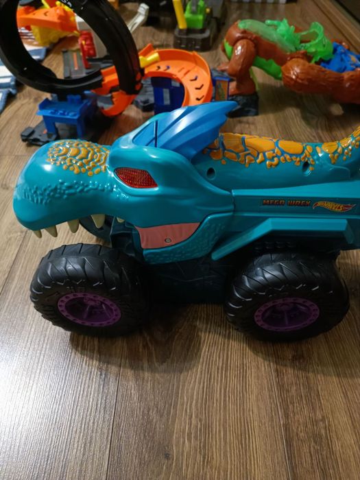Треки Hot wheels