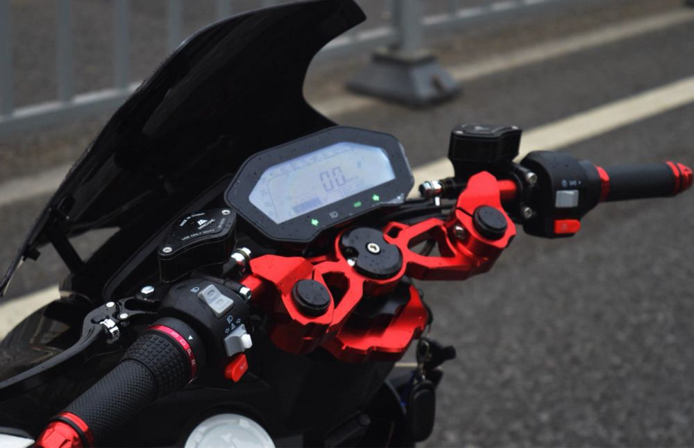 Електроскутер Force Qs motor 3000W Fardriver 96680 Catl 117Ah 96v