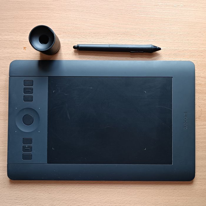 Графічний планшет Wacom intous pro S pth-451