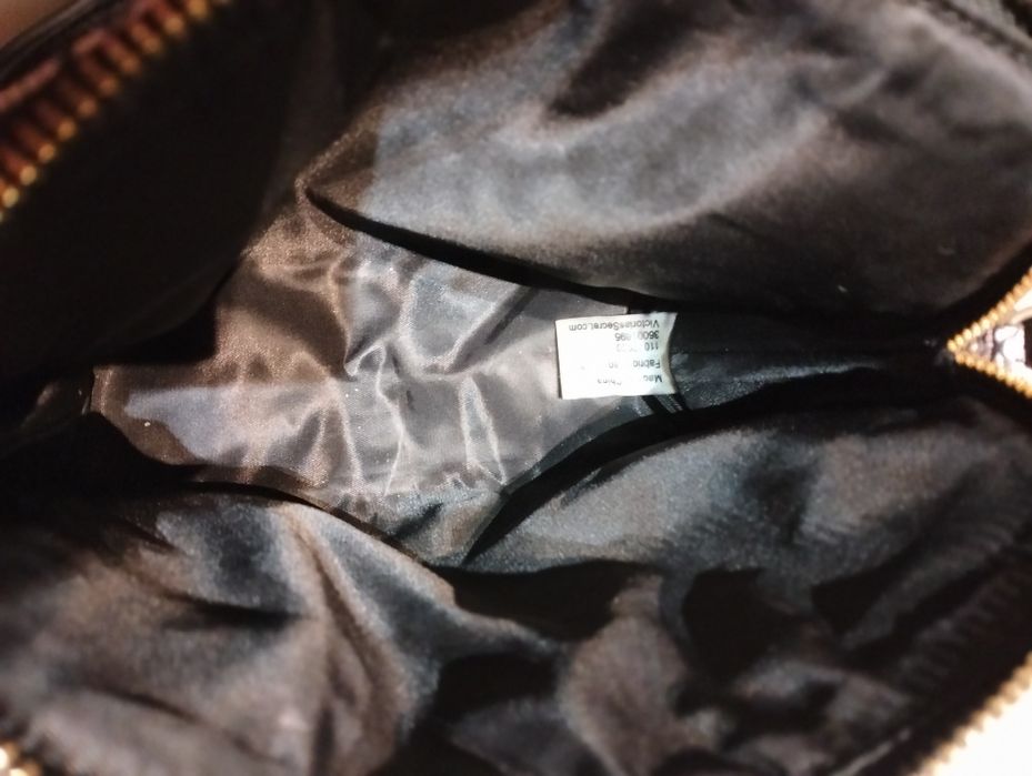 Carteira Vitória secret de tiracolo