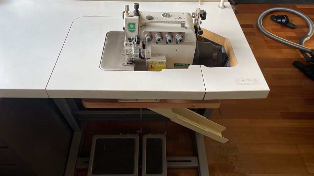 Overlock Zoje 2 igły 5 nitek