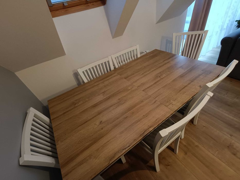 Duży rozkładany stół