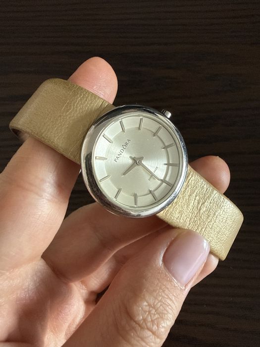 Жіночий годинник Pandora з чорним діамантом