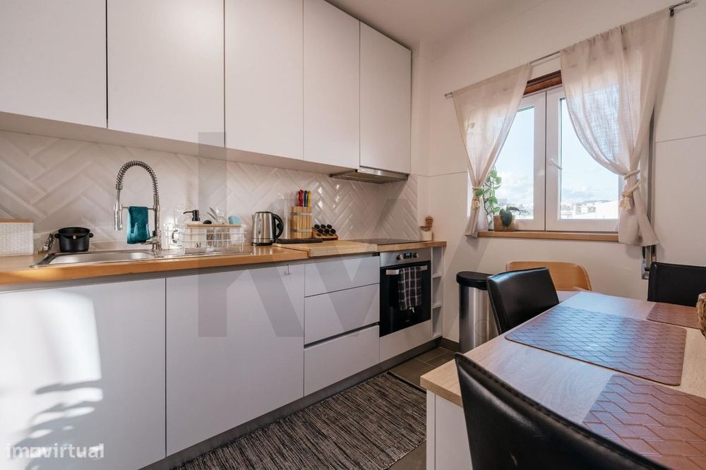 Apartamento T3 Remodelado com Garagem e Varanda , Lomba da Arregaça ju