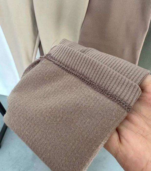 Бежеві лосини в рубчик на флісі, є молочний колір.