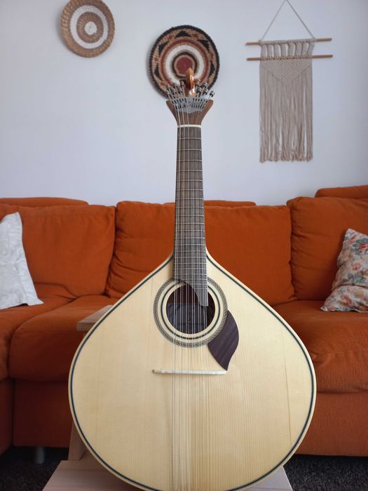 Guitarra Portuguesa nova com conjunto de cordas extra