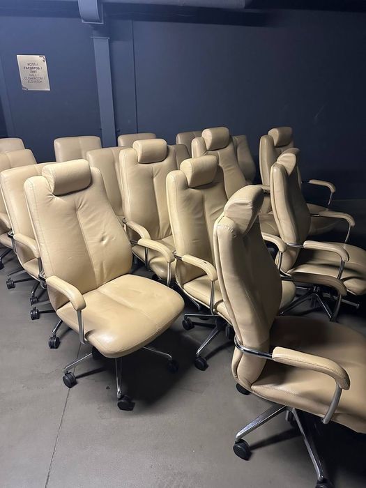 Крісла стільці офісні багато кресла стулья офисные