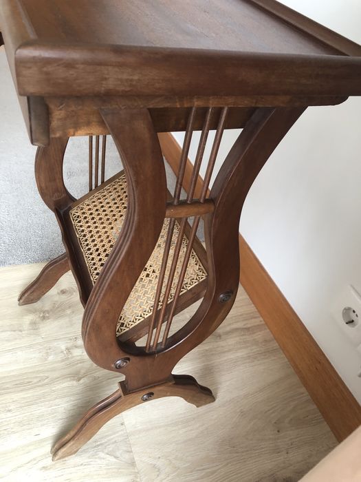 Mesa de telefone antiga