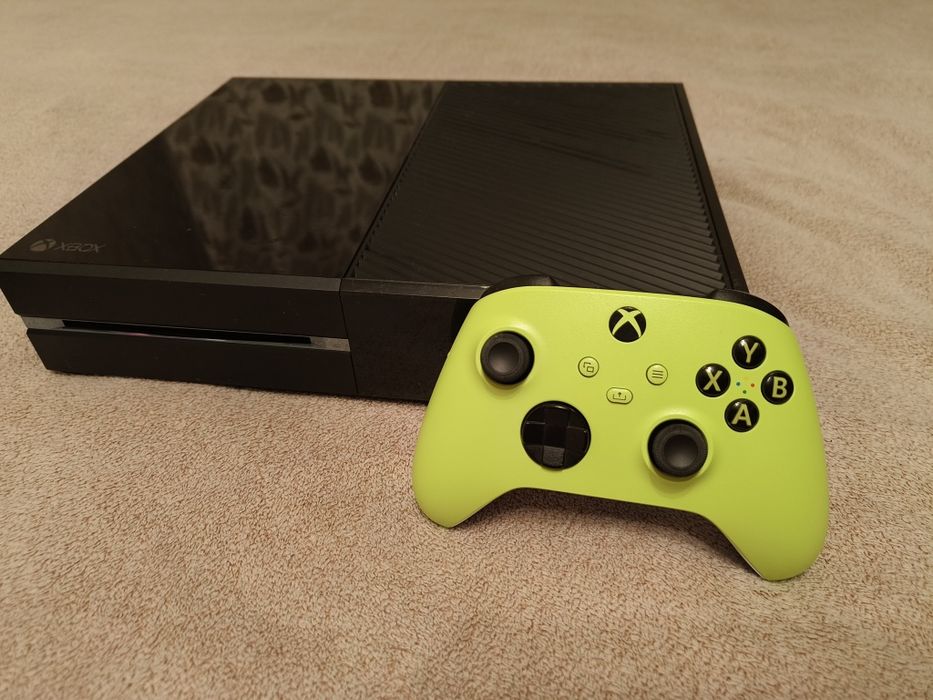 Xbox One 500 gb + геймпад Xbox Series (новий, акумулятор)+ акаунт з іграми