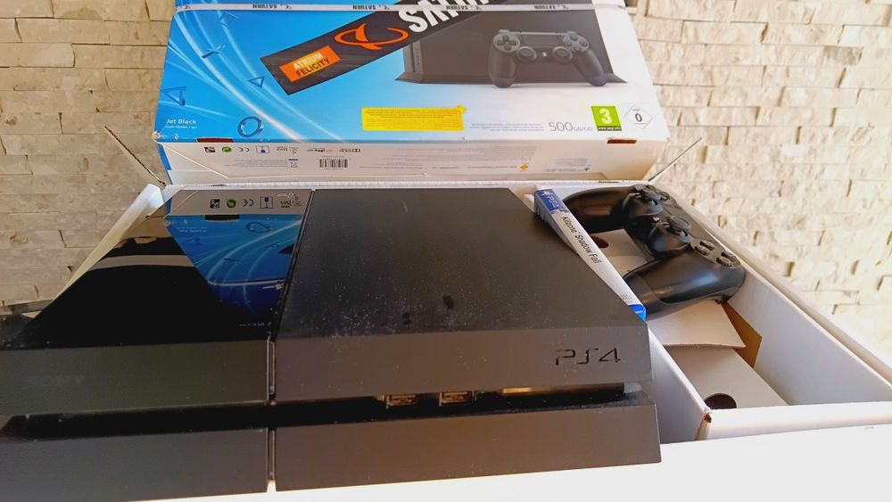 Konsola PlayStation 4