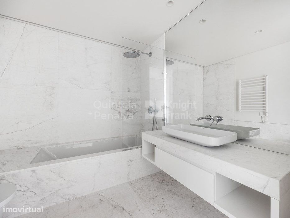 Apartamento T2 em condomínio com piscina em Campolide