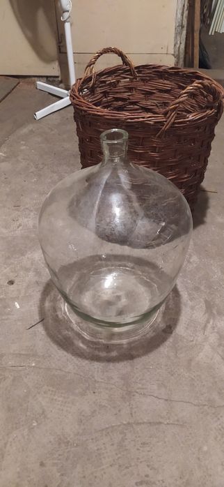 Butla z koszem do wina