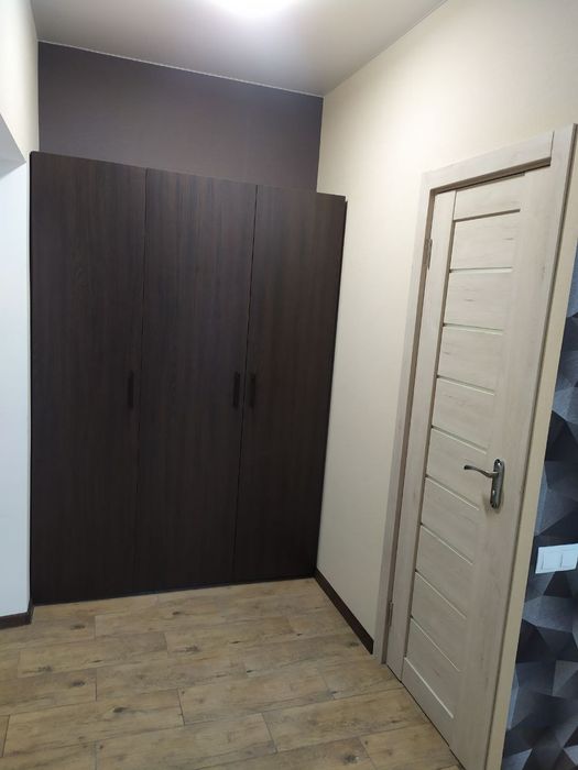 Продам 1 кімнатну квартиру з ремонтом.  Воскресенка.  Райдужний. Київ.