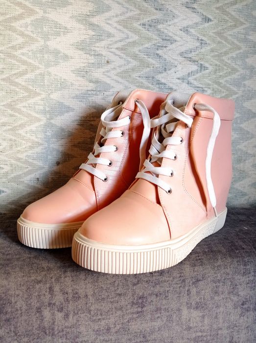 Жіночи полуботинки снікерси. Нові. Розмір 40