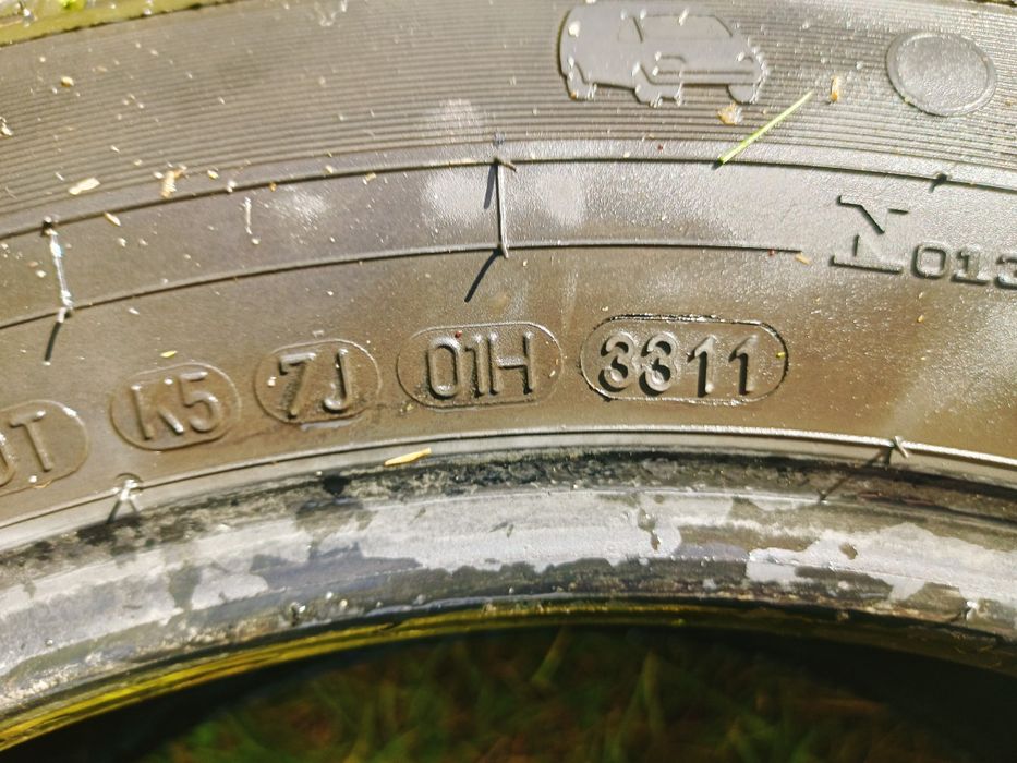 Opony zimowe 215 60 R17C