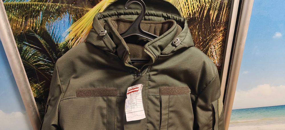 Куртка зимова чоловіча нова розмір 50 колір олива,підкладка фліс.