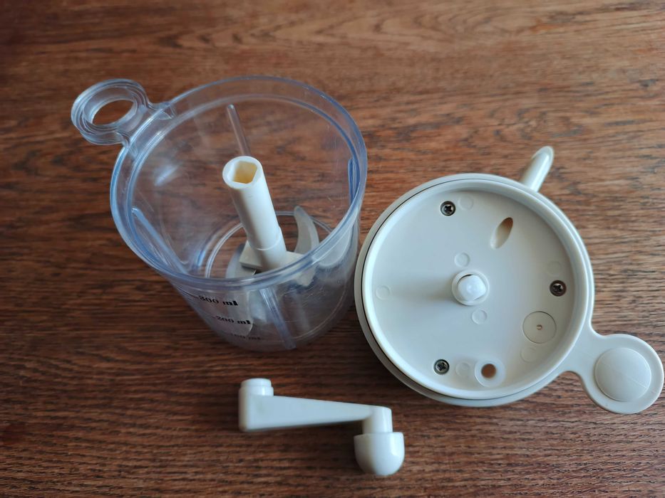 Sprzedam ręczny blender/szatkownicę z pojemnikiem 300ml