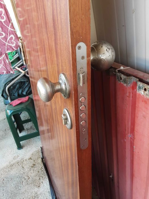 Porta blindada com 5 chaves