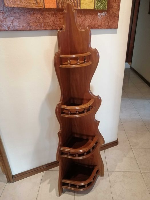Estante Cantoneira de canto em madeira