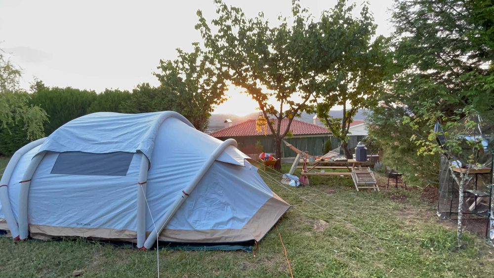 Tenda quechua 4.2 branca e beje com todos os acessórios complementares