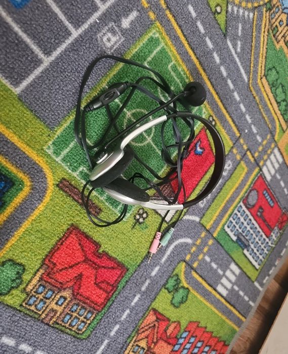 Retro słuchawki tracker