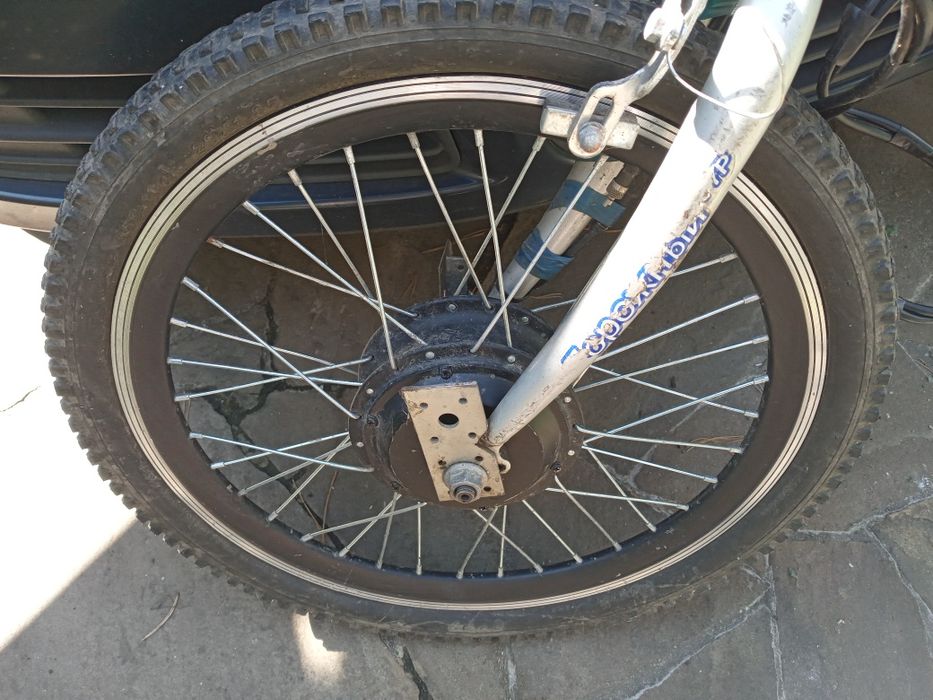 Мото колесо з велосипедом Дєсна дорожнік