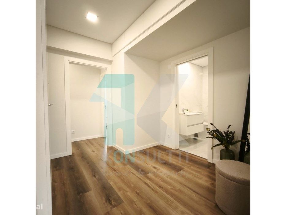 Apartamento T3 com varanda totalmente renovado e vista para o Monsa...