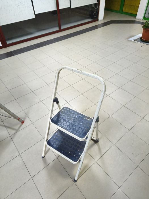 Escadote usado 2 degraus