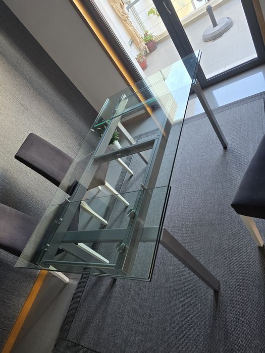 Mesa extensível (160 até 240) x 90 cm

Fechada = 1.60m
Aberta parcial