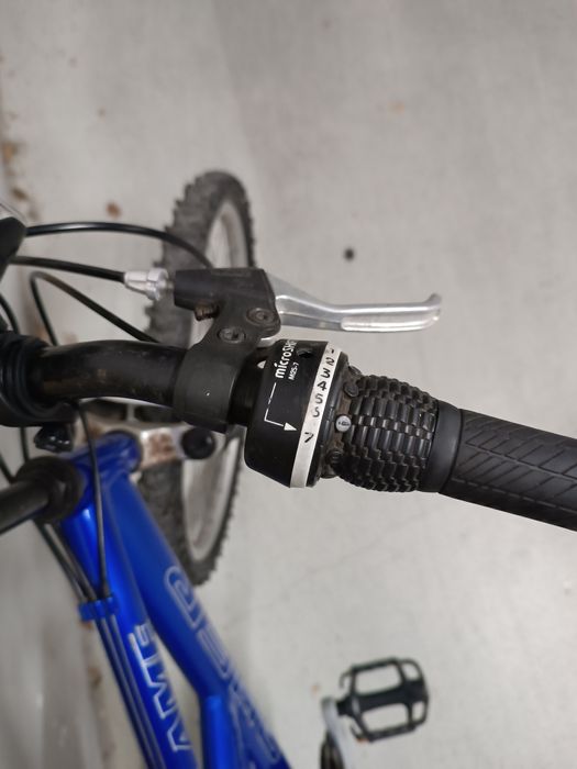 Bicicleta com mudanças e suspensão