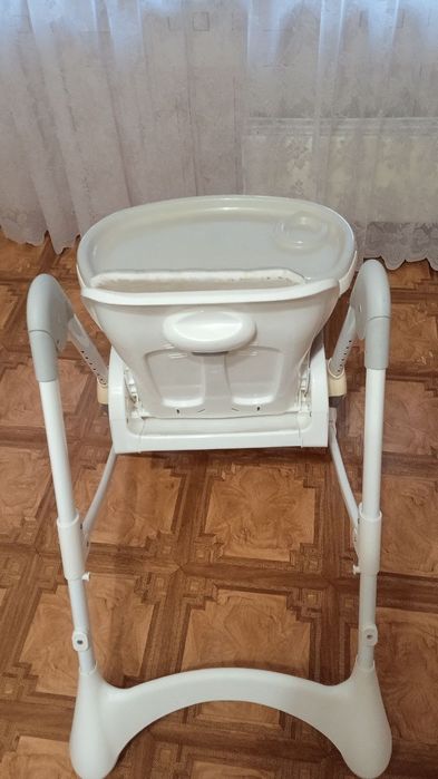 Стілець для годування