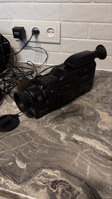 Видеокамера кассетная Uher vc810
