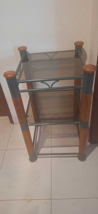 Mesa de apoio, com várias funcionalidades
