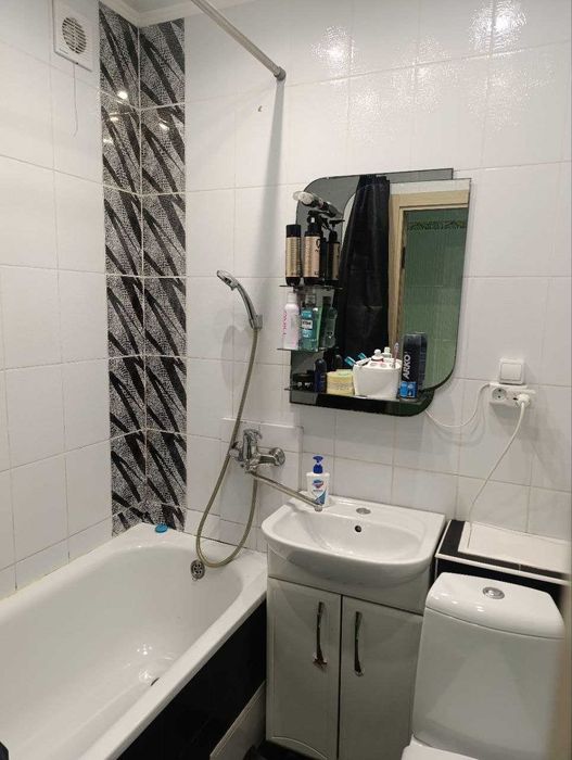 Продам 1 комнатную квартиру. 1/9эт. 36м2. Метро Салтовская. Киевский район.