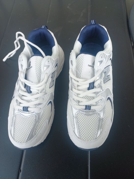 Sapatilhas brancas NB