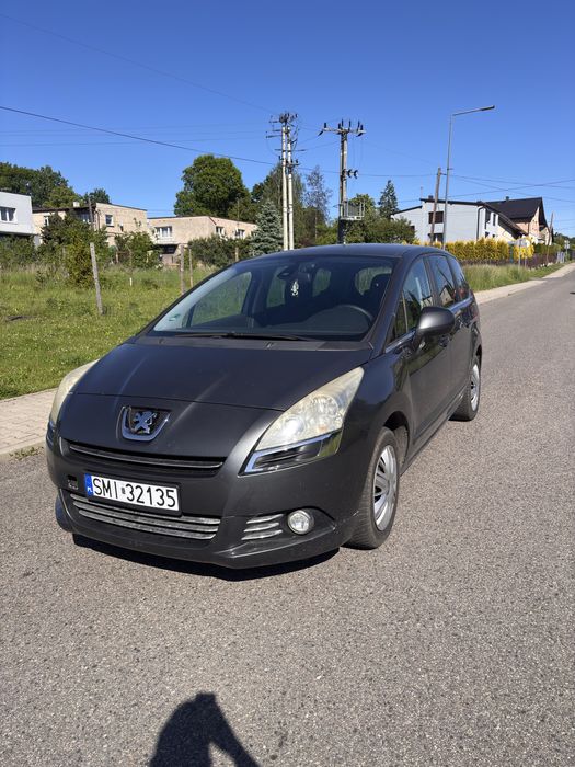 Peugeot 5008.