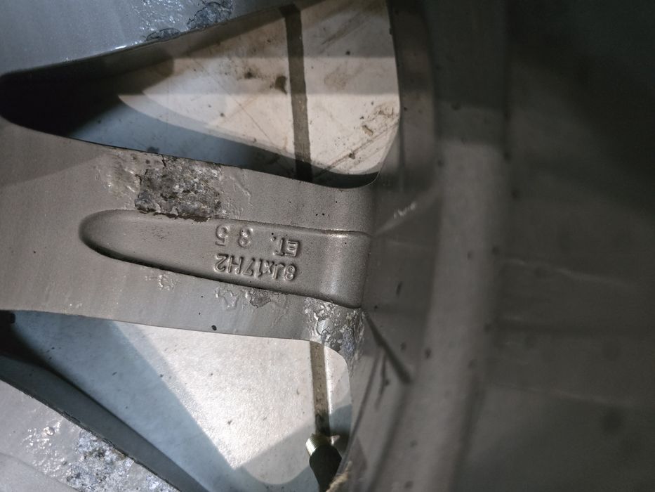 Alufelgi 5x100 8jx 17" vw subaru et 35 felgi alumniowe audi seat skoda