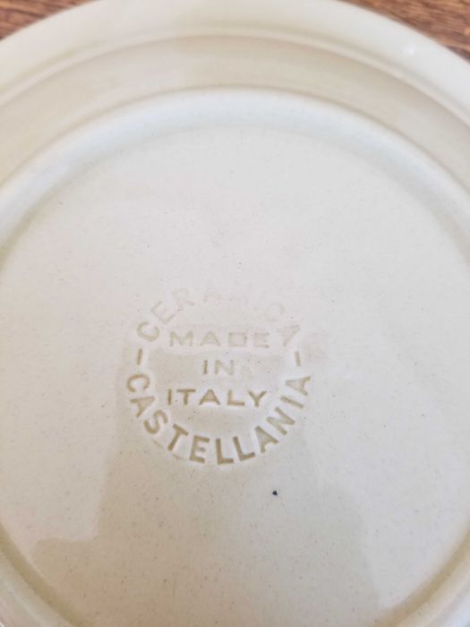 тарілки, різні, 18 штук