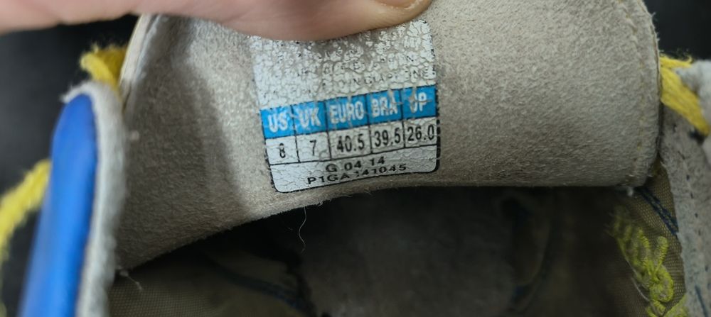 Продаю бутси мізуро