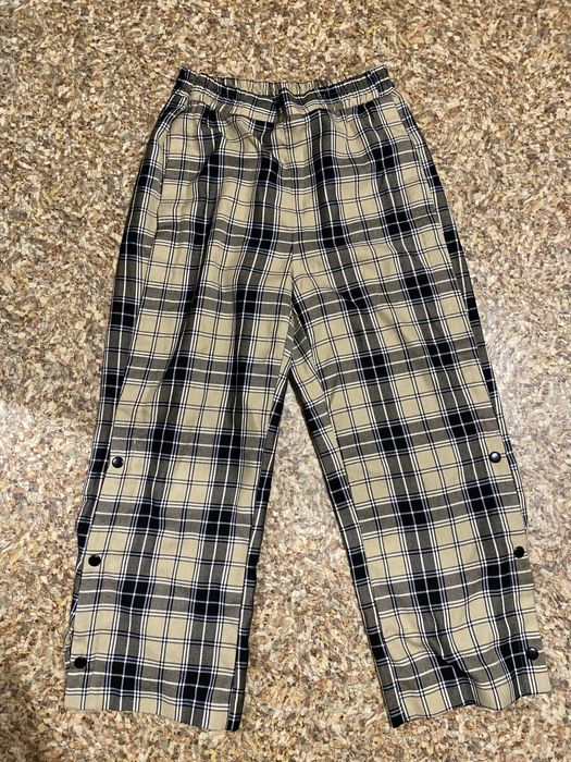 Штани на кнопках фірми Stradivarius