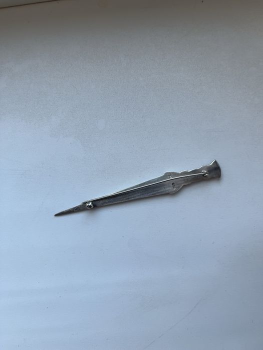 Стильна срібна брош