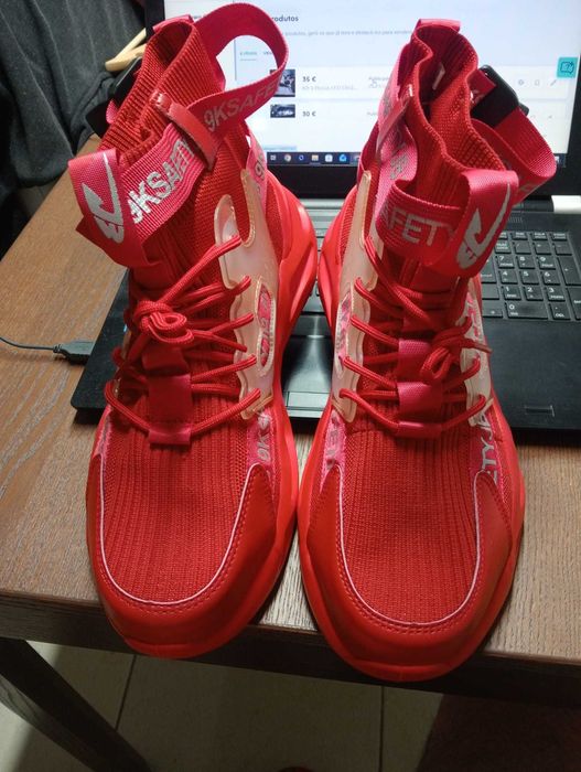 Ténis Vermelhos Reforçados (Bico Rígido) – Tamanho 44 – NOVOS